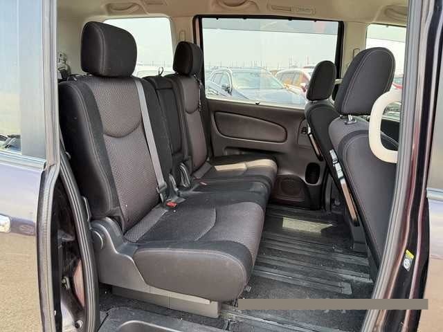 2013 Nissan Serena thumbnail