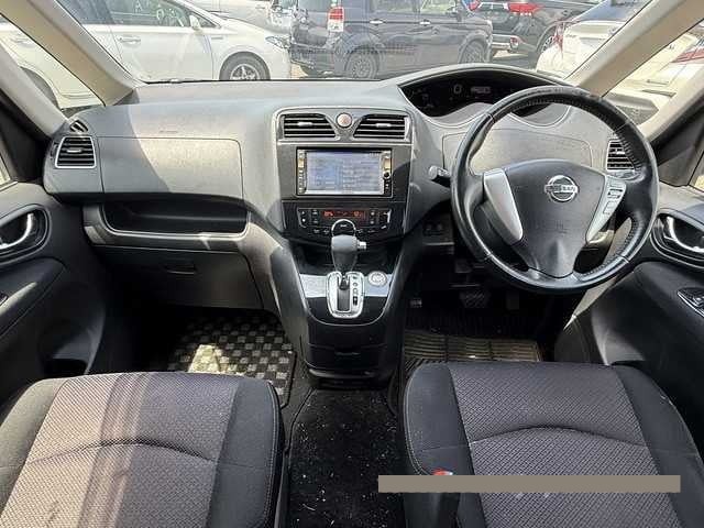 2013 Nissan Serena thumbnail
