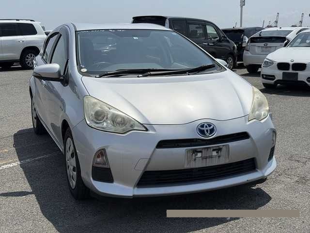 2013 Toyota Aqua thumbnail
