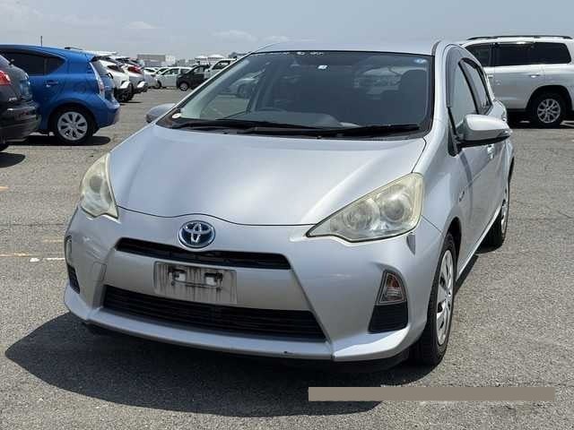 2013 Toyota Aqua thumbnail