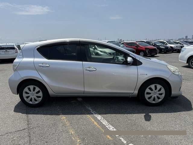 2013 Toyota Aqua thumbnail