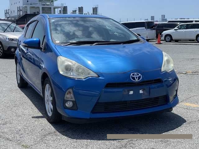 2013 Toyota Aqua thumbnail