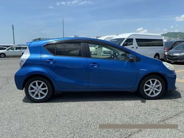 2013 Toyota Aqua thumbnail