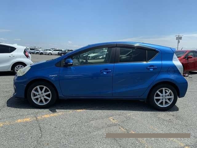 2013 Toyota Aqua thumbnail