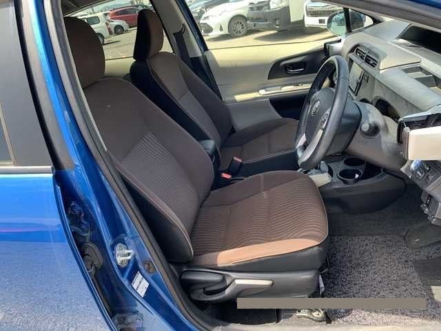 2013 Toyota Aqua thumbnail
