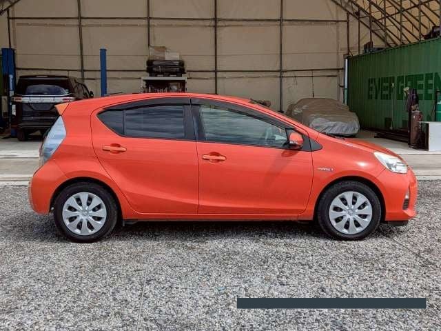 2014 Toyota Aqua thumbnail