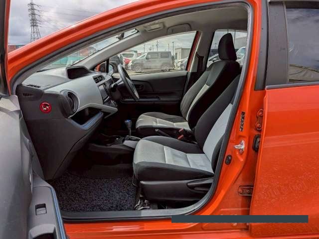 2014 Toyota Aqua thumbnail