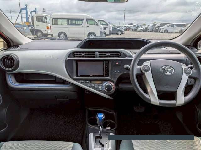 2014 Toyota Aqua thumbnail