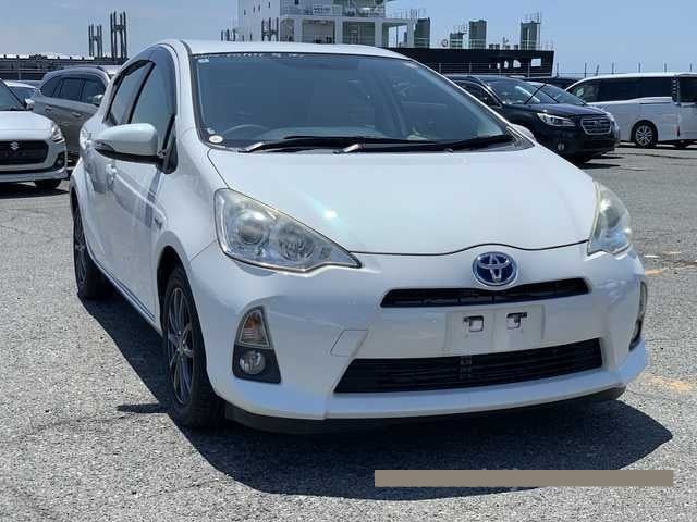 2013 Toyota Aqua thumbnail