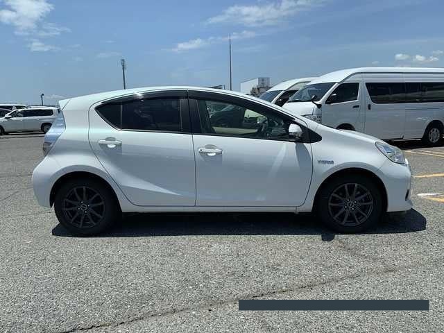 2013 Toyota Aqua thumbnail