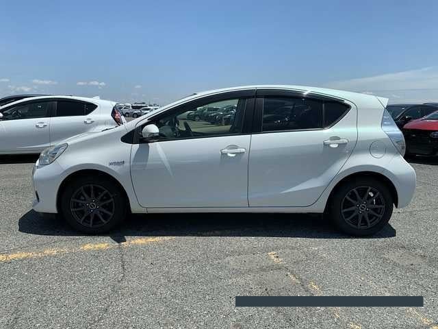 2013 Toyota Aqua thumbnail