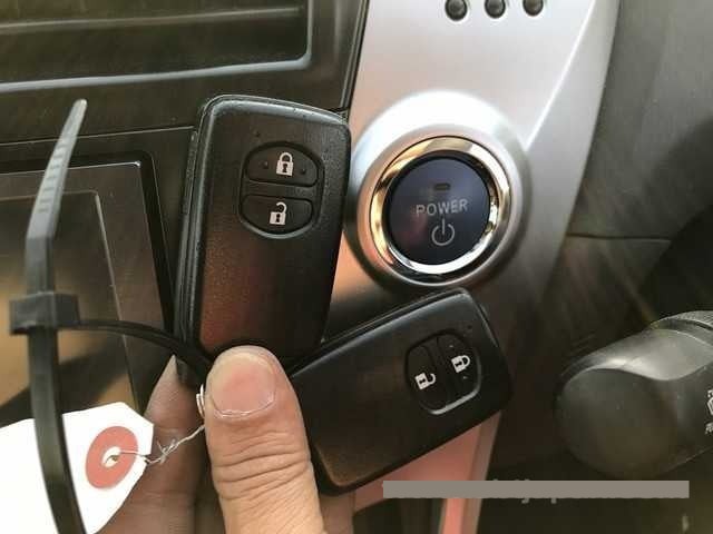 2012 Toyota PRIUS thumbnail