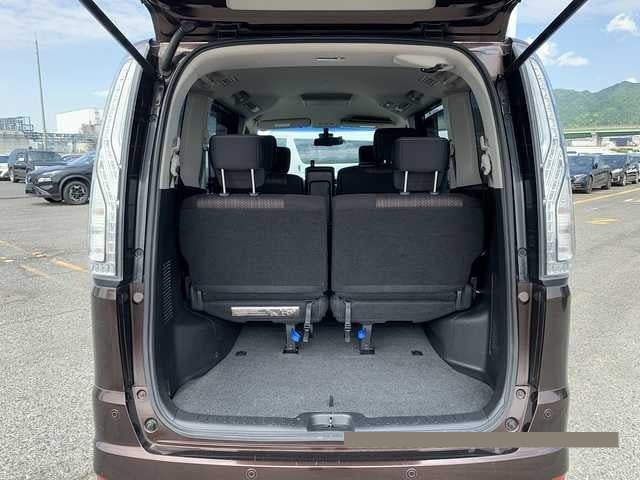 2015 Nissan Serena thumbnail
