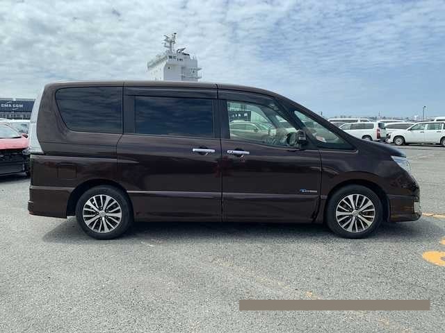 2015 Nissan Serena thumbnail