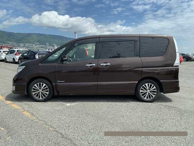 2015 Nissan Serena thumbnail