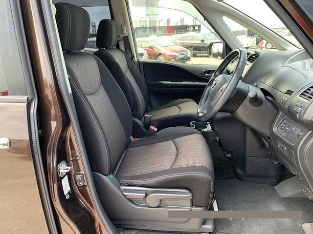 2015 Nissan Serena thumbnail