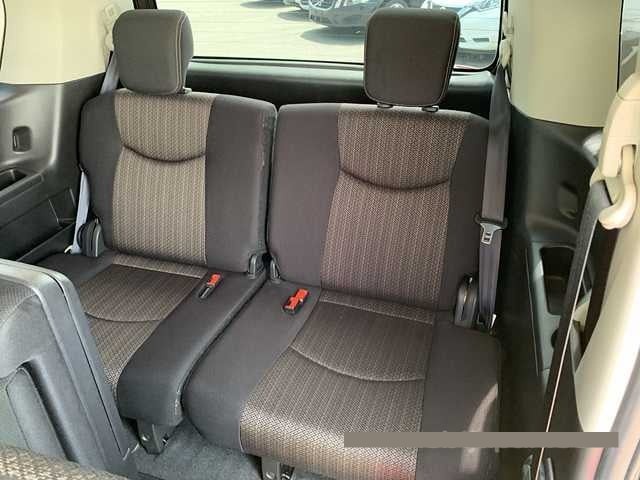 2015 Nissan Serena thumbnail