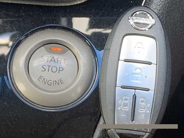 2015 Nissan Serena thumbnail