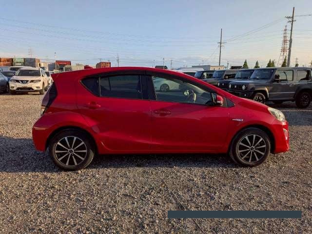 2015 Toyota Aqua thumbnail