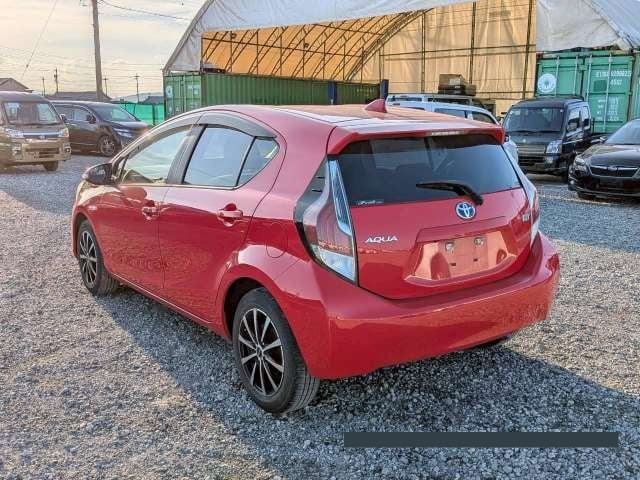 2015 Toyota Aqua thumbnail