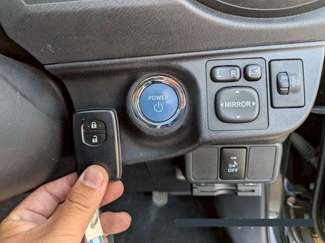 2013 Toyota Aqua thumbnail
