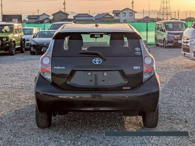 2013 Toyota Aqua thumbnail