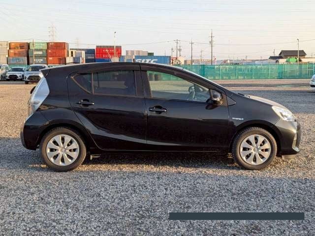 2013 Toyota Aqua thumbnail