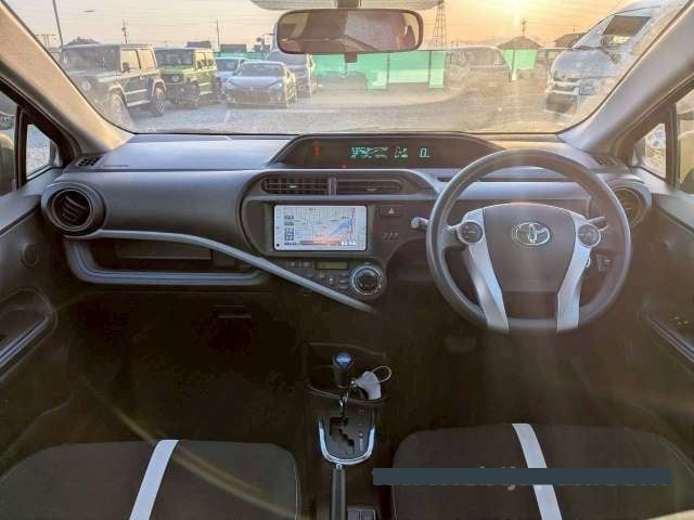 2013 Toyota Aqua thumbnail