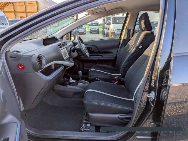 2013 Toyota Aqua thumbnail