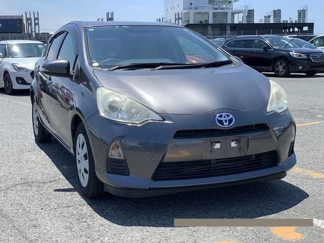 2013 Toyota Aqua thumbnail