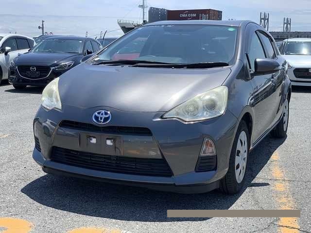 2013 Toyota Aqua thumbnail