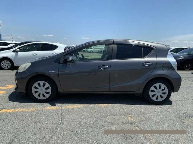 2013 Toyota Aqua thumbnail
