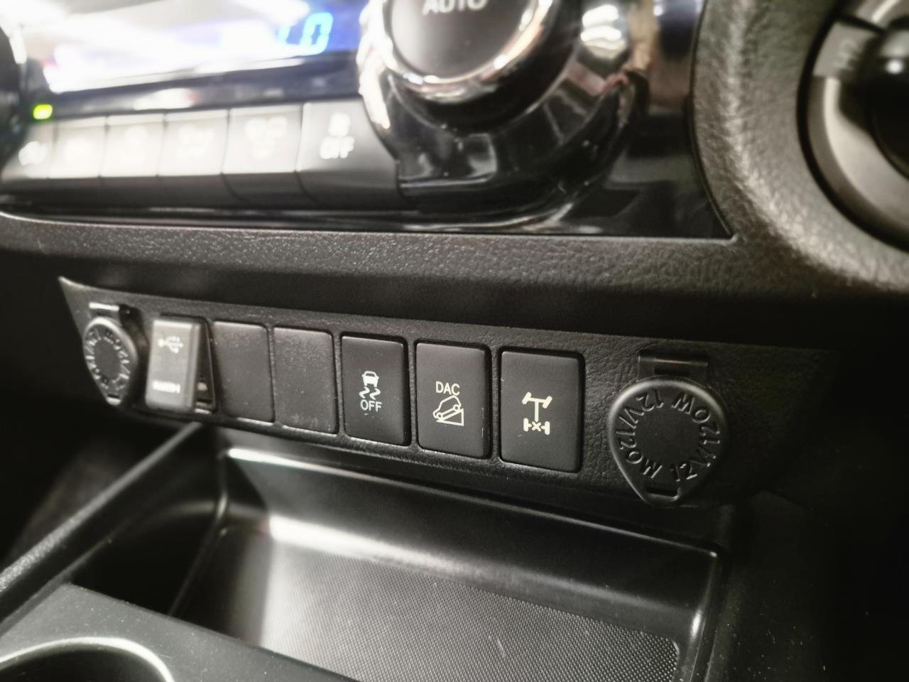 2018 Toyota Hilux thumbnail