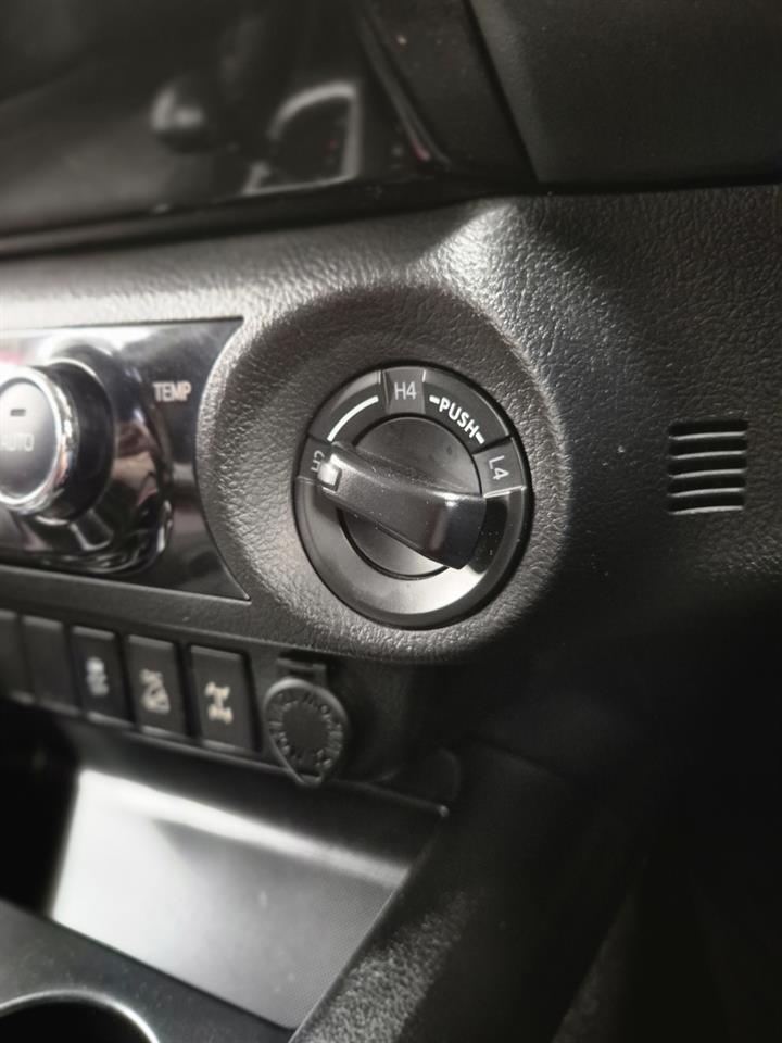 2018 Toyota Hilux thumbnail