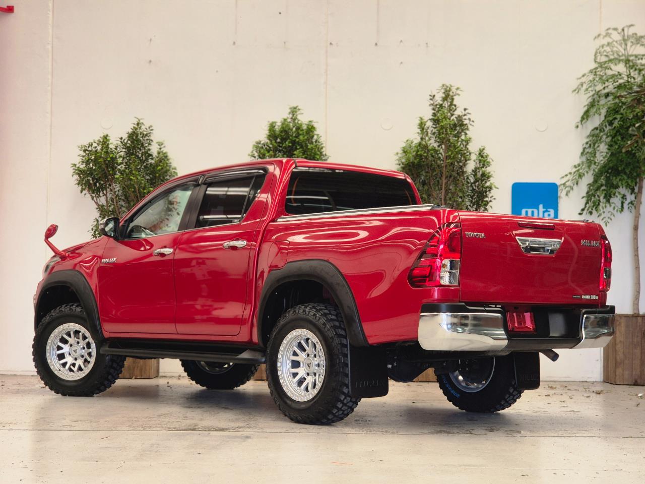 2018 Toyota Hilux thumbnail