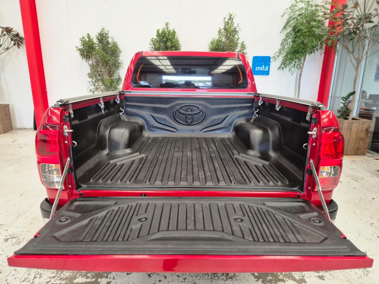 2018 Toyota Hilux thumbnail