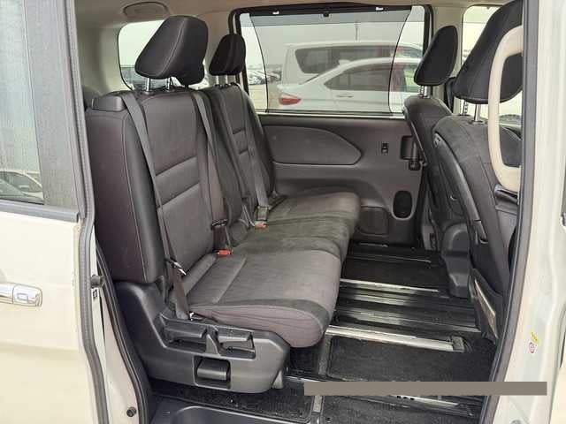 2018 Nissan Serena thumbnail