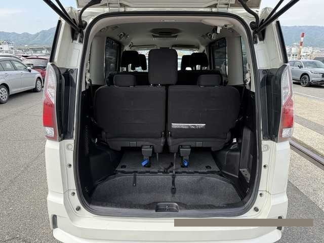 2018 Nissan Serena thumbnail