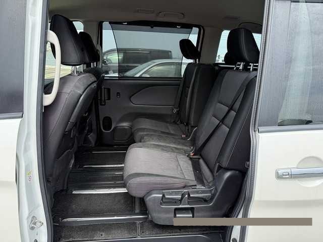 2018 Nissan Serena thumbnail