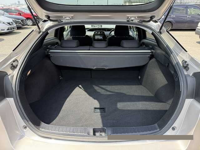2016 Toyota Prius thumbnail