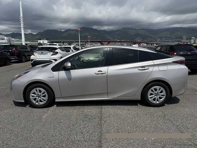 2016 Toyota Prius thumbnail