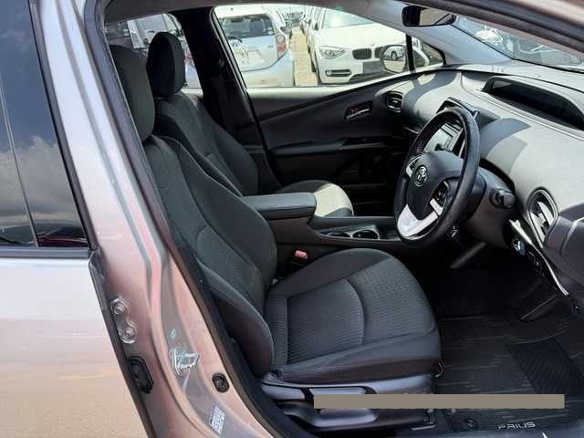 2016 Toyota Prius thumbnail