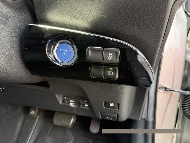 2016 Toyota Prius thumbnail