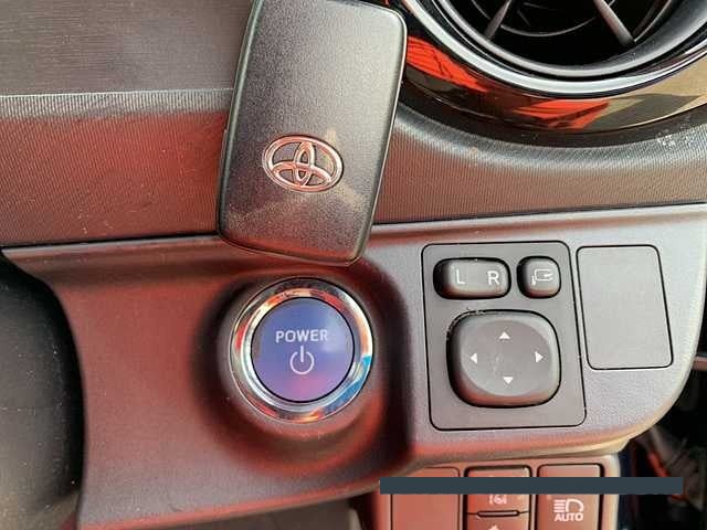 2017 Toyota Aqua thumbnail