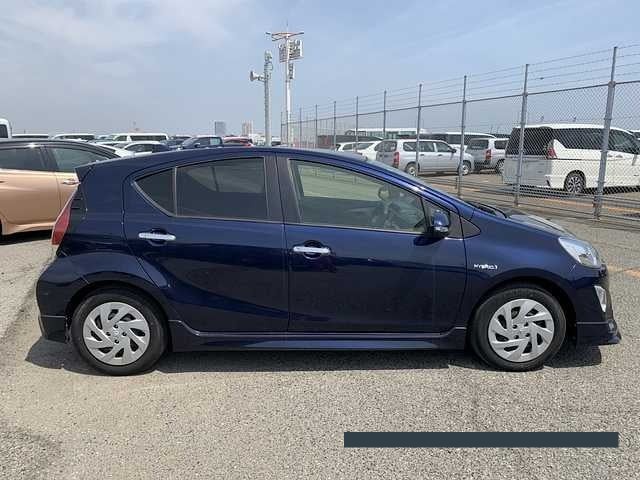 2017 Toyota Aqua thumbnail