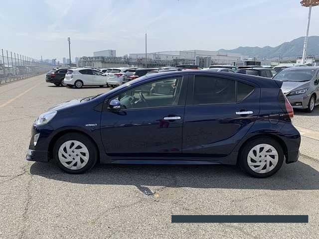 2017 Toyota Aqua thumbnail