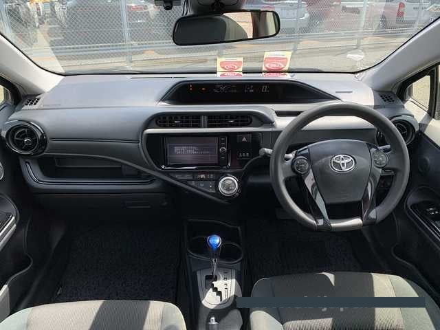 2017 Toyota Aqua thumbnail