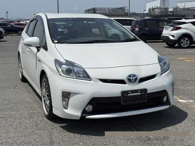 2014 Toyota Prius thumbnail