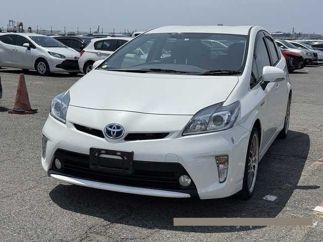 2014 Toyota Prius thumbnail
