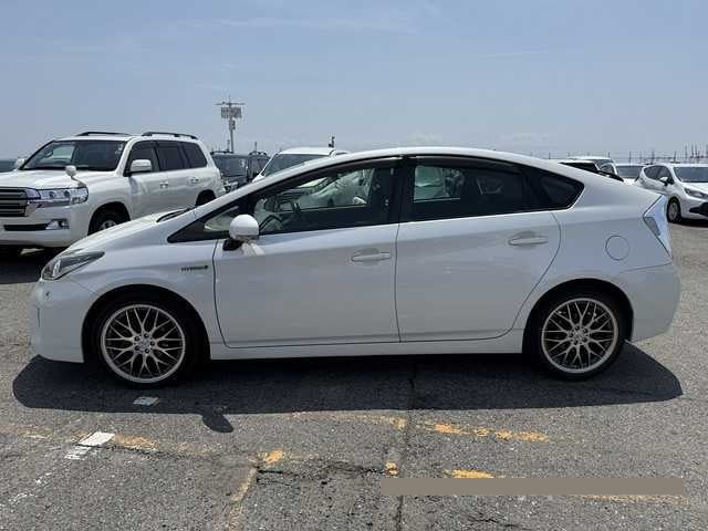 2014 Toyota Prius thumbnail